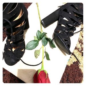 Black zip up peep toe heels 🔥 35$ or best offer